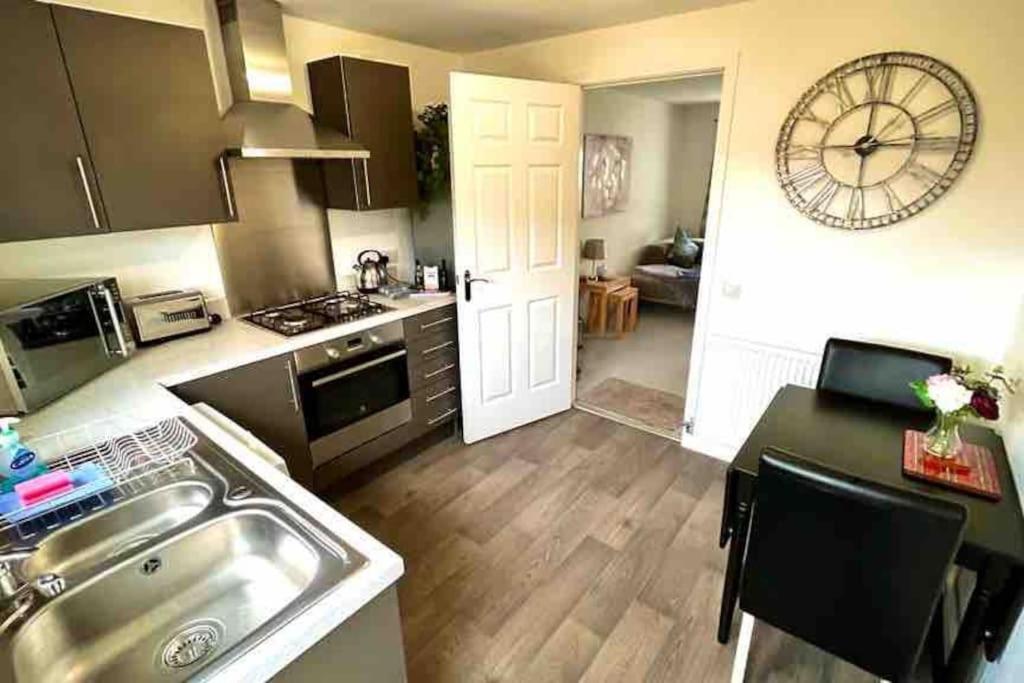 شقة Loch Leven Getaway - 2 Bed House كينروس المظهر الخارجي الصورة